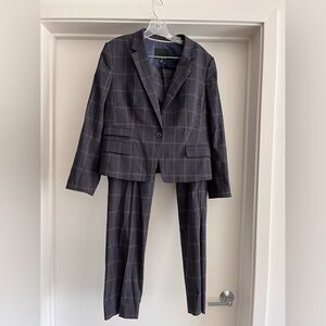 Banana Republic blue Plaid Pantsuit. Jacket size 16 pants size 14.
